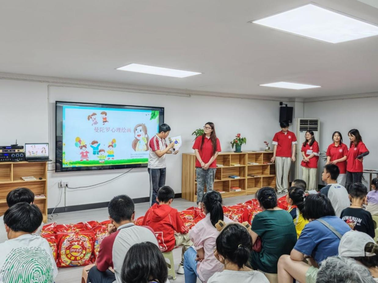 双节同庆 心暖童心|买球赛十大平台携手东城街道开展“粽点关注·童心向阳”志愿活动
